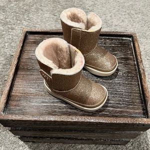 Brand New UGG baby boots size 4/5